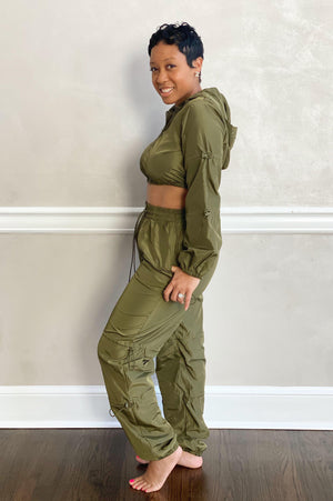 
                
                    Load image into Gallery viewer, ALL EYES ON ME CROPPED HOODIE TRACKSUIT - Jannah&amp;#39;s Collection
                
            